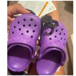 CROCS💜